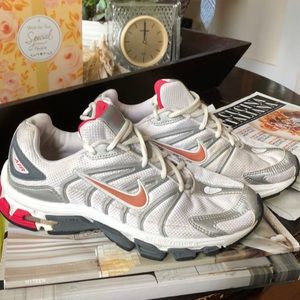 Women shoes 👟 very clean and nice shoes